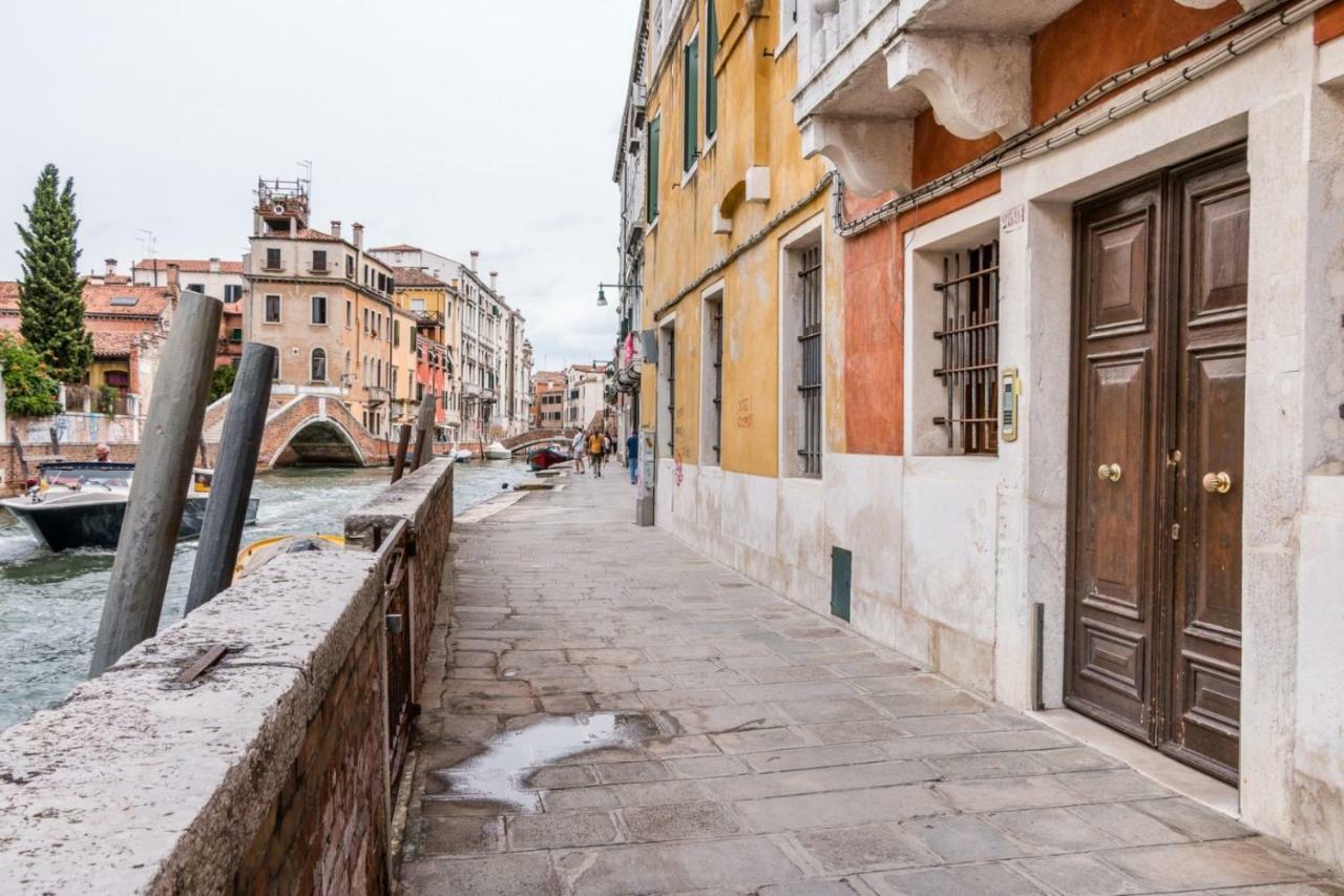Carmini Canal View And Balcony With Lift Benátky Exteriér fotografie